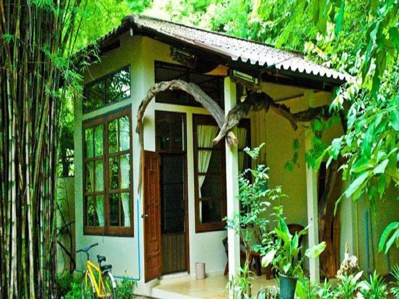 Momchailai Forest Retreat Канчанабури Екстериор снимка