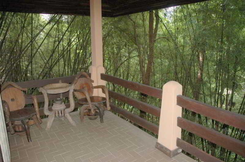 Momchailai Forest Retreat Канчанабури Екстериор снимка