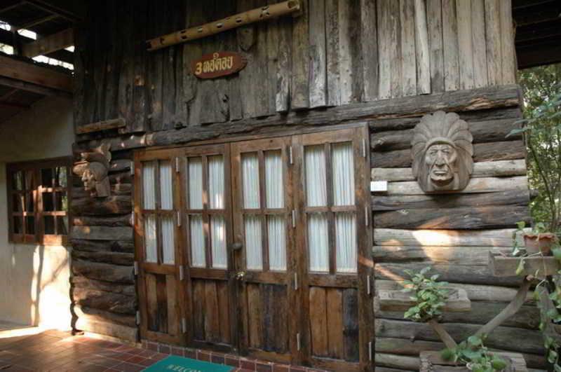 Momchailai Forest Retreat Канчанабури Екстериор снимка