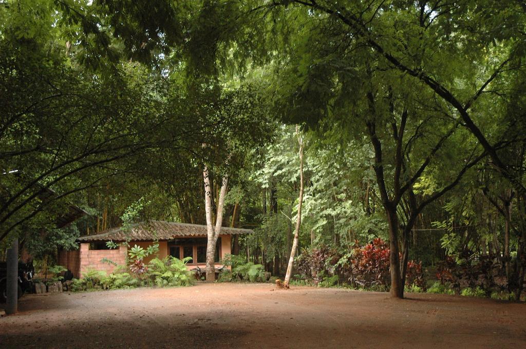 Momchailai Forest Retreat Канчанабури Екстериор снимка