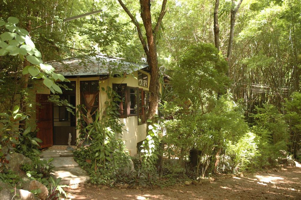 Momchailai Forest Retreat Канчанабури Екстериор снимка