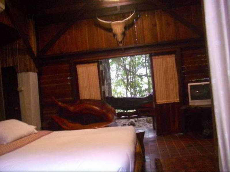 Momchailai Forest Retreat Канчанабури Екстериор снимка