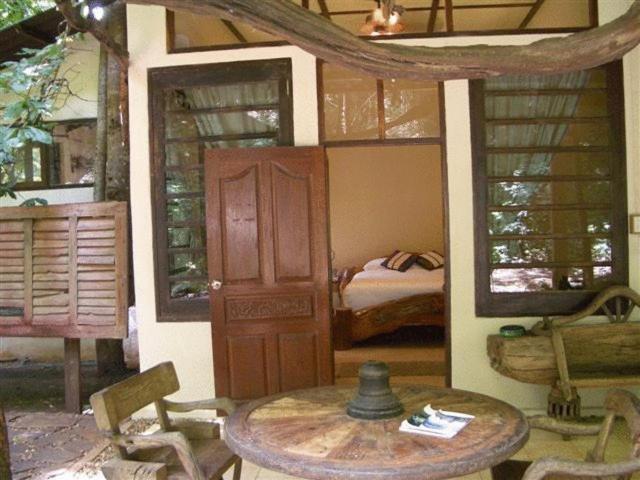 Momchailai Forest Retreat Канчанабури Стая снимка